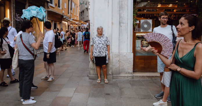 ‘Attenzione, Pickpocket!’ A Voice on TikTok Warns Tourists in Italy