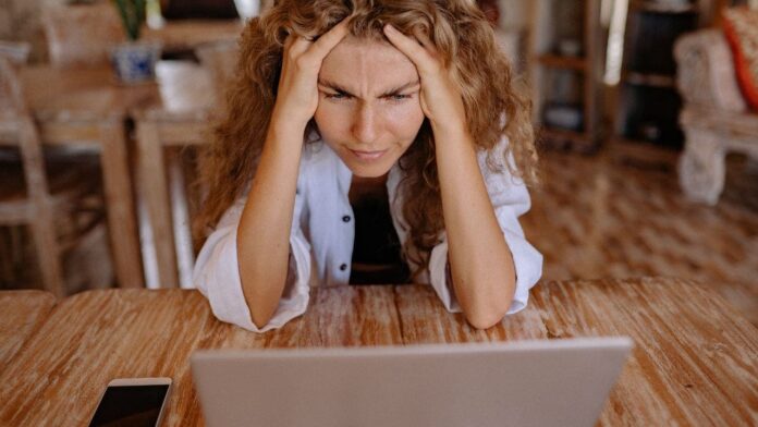 1-woman-with-hands-in-hair-laptop-1.jpg-1.jpg