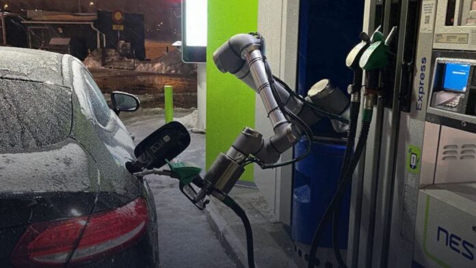 1-This-robot-pumps-your-gas-for-you-Autofuel.jpg