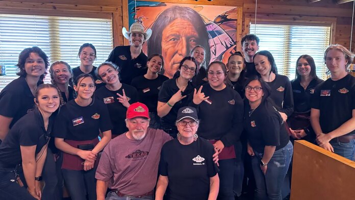 Virginia couple on track to visit all 650-plus Texas Roadhouse locations in US