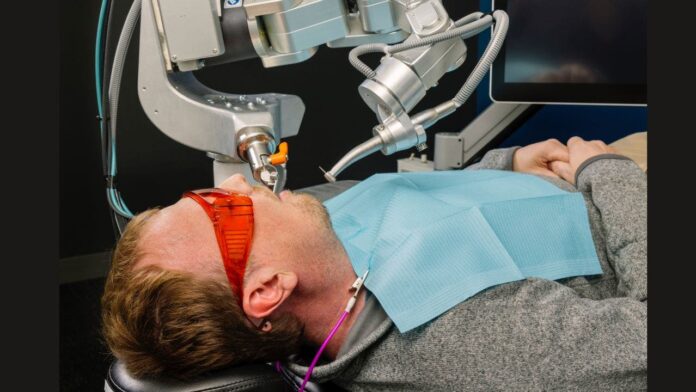 1-Would-you-trust-a-robot-with-your-smile_-A-look-at-the-future-of-robotic-dentistry.jpg