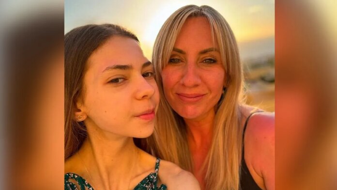 Teen in UK aims to travel the world before she Teen in UK aims to travel the world before she goes blind