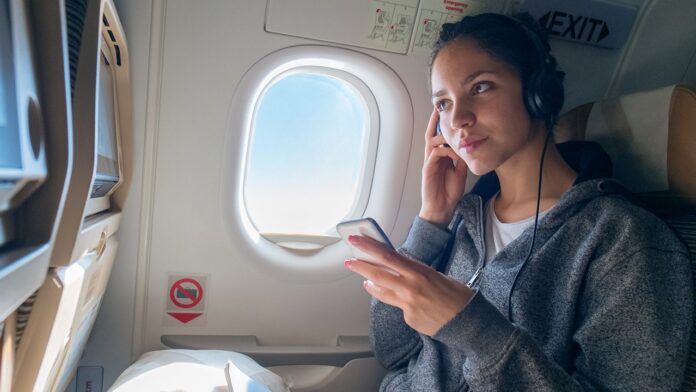 Flight passenger calls out flyers who don't use headphones. Social media users react