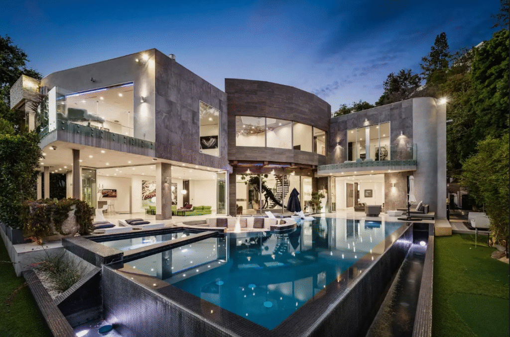 Nightfall Group Reigns Supreme in The World of Luxury Vacation Home Rentals - Catering to Both High-Net-Worth Clients and Brokers 1 20250509 115301647