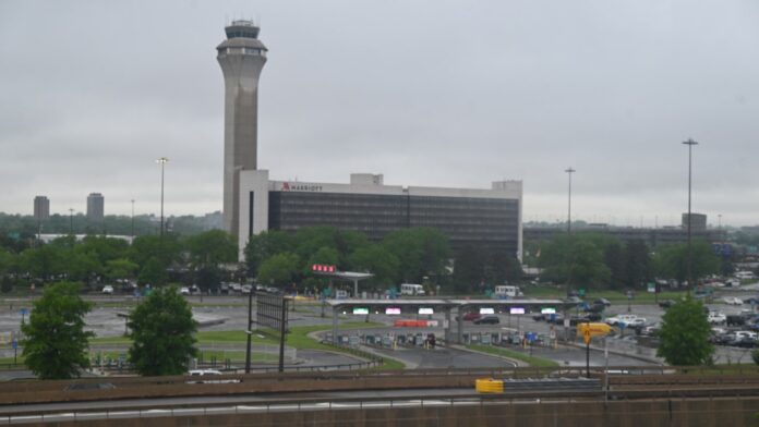 Air traffic control audio captures moments of uncertainty during FAA tech outage