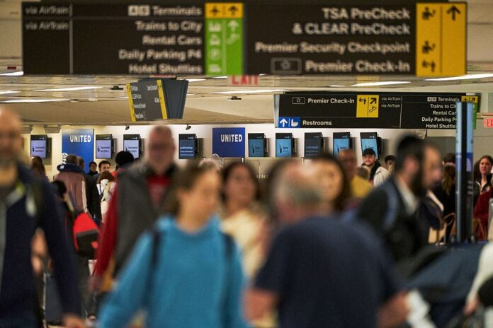 Travel experts warn passengers to avoid Newark Airport amid air traffic control crisis