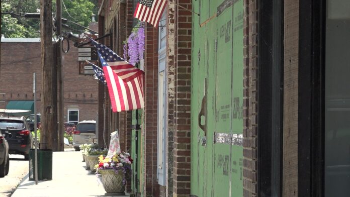 Small mountain town open for visitors, after Helene