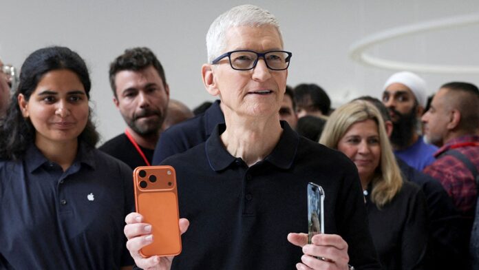 apple-ceo-tim-cook-holds-iphone-17-pro-and-air.jpg
