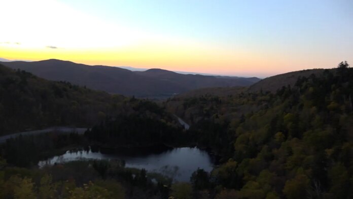 Vermont residents frustrated by overhaul of tourists seeking fall foliage views