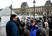 The Louvre museum shut its doors to tourists due to ongoing employee strike The Louvre museum shut its doors to tourists due to ongoing employee strike