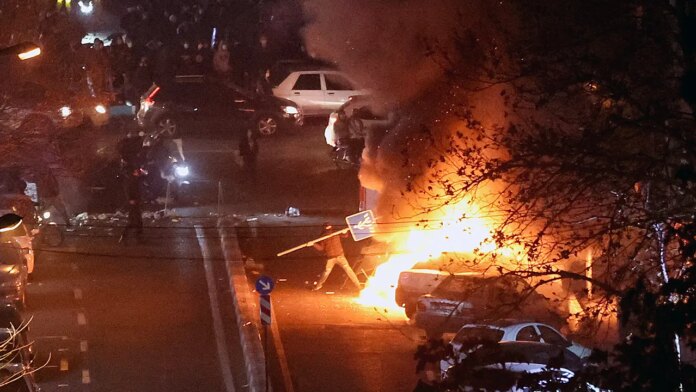 US embassy tells Americans 'Leave Iran now' as deadly protests escalate