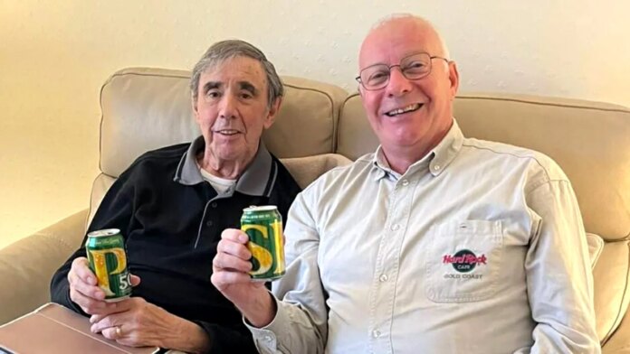 Man travels 14,000 miles to say goodbye to friend with terminal cancer