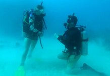Man’s underwater proposal some 100 feet deep in Fiji waters stuns bride-to-be Man's underwater proposal some 100 feet deep in Fiji waters stuns bride-to-be