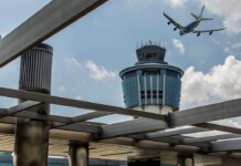 Air Canada jet hits vehicle, forcing New York’s LaGuardia airport to close Air Canada jet hits vehicle, forcing New York's LaGuardia airport to close