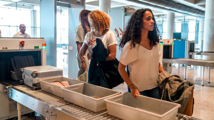 Viral trend known as 'airport theory' has travelers arriving just Viral trend known as 'airport theory' has travelers arriving just 15 minutes before flights