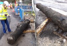 Construction workers unearth 300-year-old cast-iron cannon in Hull, UK Construction workers unearth 300-year-old cast-iron cannon in Hull, UK