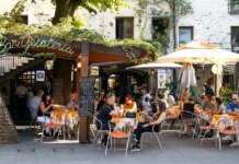 How experts say you should tip in popular vacation spots without offending locals How experts say you should tip in popular vacation spots without offending locals